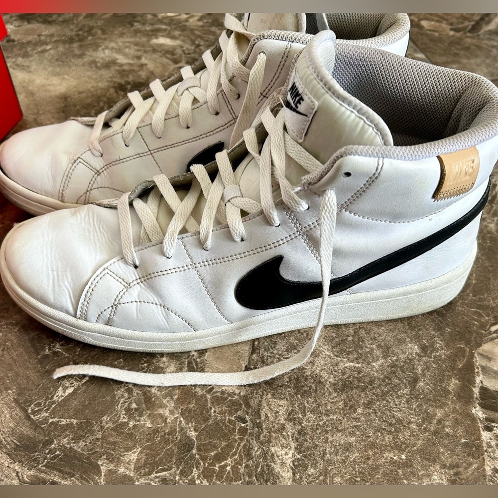 Nike Men's size 10.5 Court Royale 2 Mid